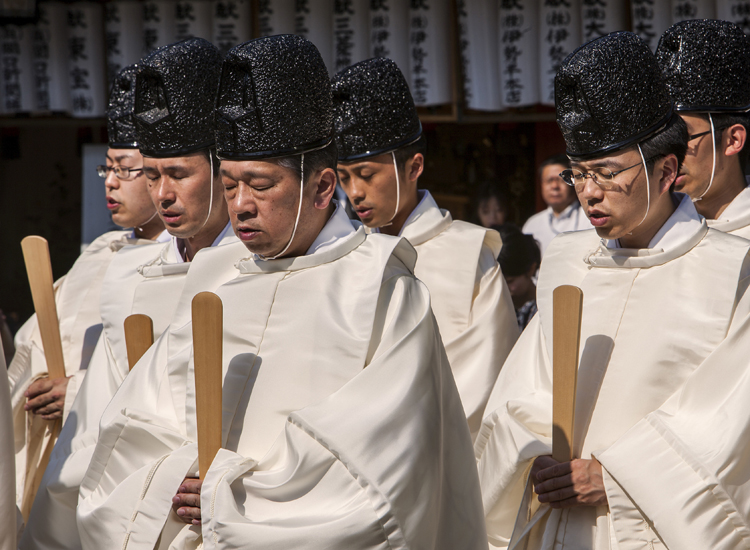 cerimonia di purificazione durante la festa di Sanno Matsuri, nel sacrario Hie Jinjia, Tokyo (Lucas Vallecillos/Marka)